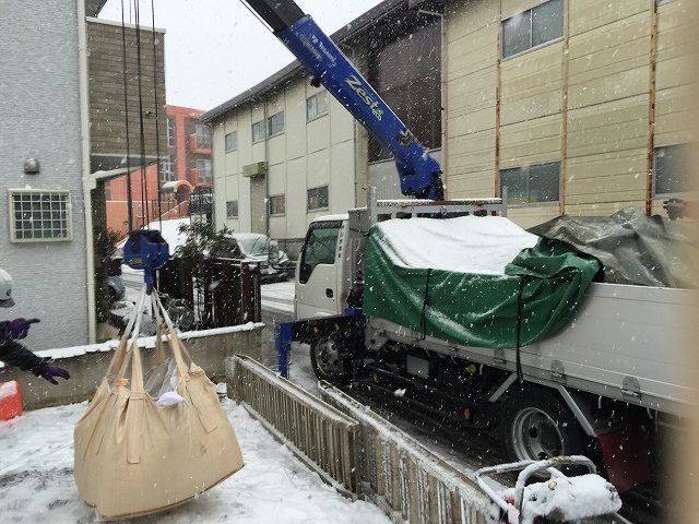 地盤改良工事　改良剤搬入