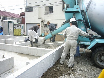 「基礎工事（玄関コンクリート）」