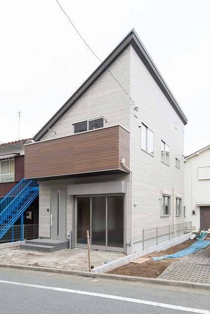 片流れ屋根の家